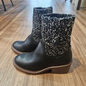 Portland Ankle Boots, Size 8, With Sweater Like Material